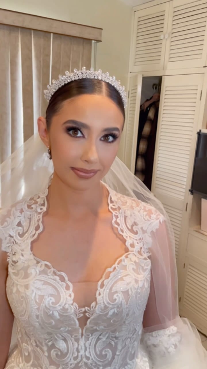 Post 9 by Mia Alonso Makeup Artist on Instagram (video)