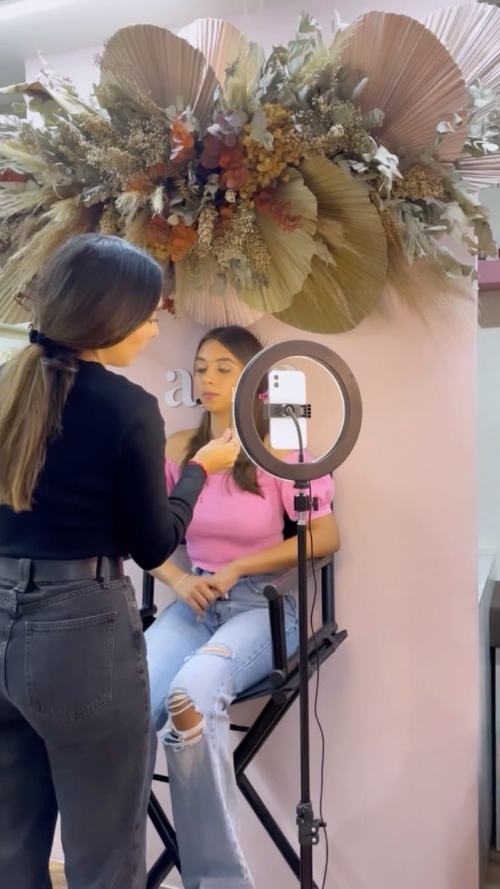 Post 1 by MakeUp By Karime Or on Instagram (video)