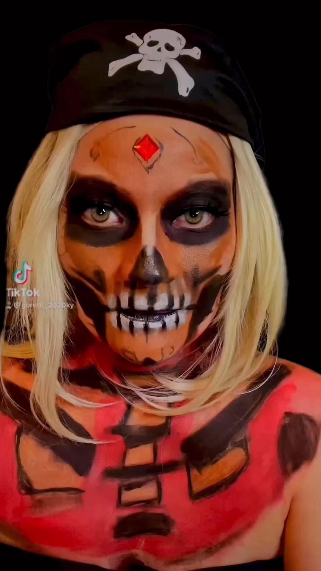 Post 6 by 💠Gorettimakeup💠 on Instagram (video)