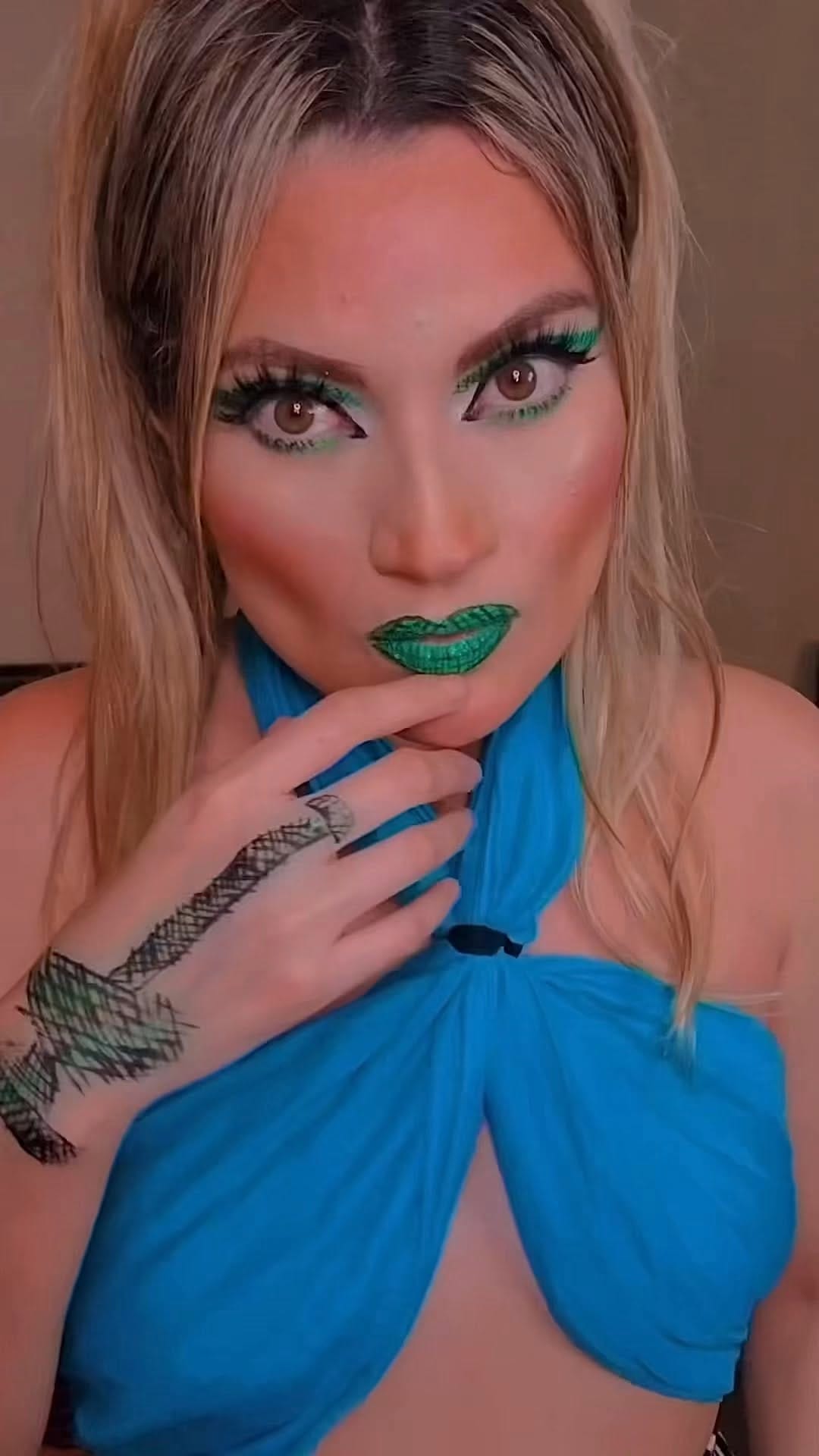 Post 5 by 💠Gorettimakeup💠 on Instagram (video)