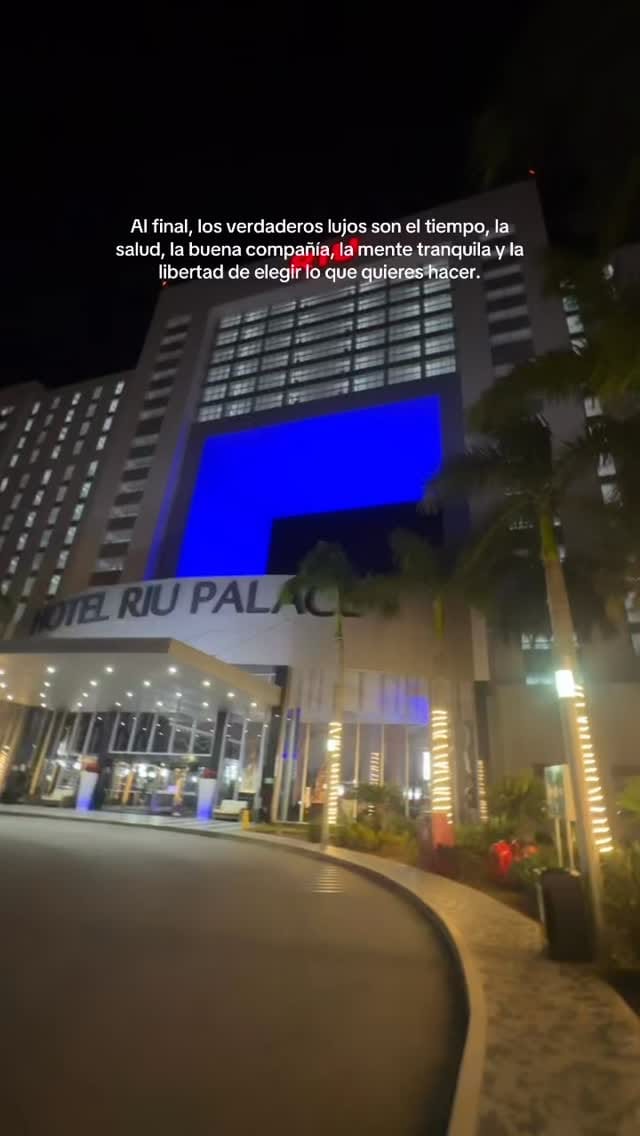 Post 8 by Mishelle Fierro on Instagram (video)