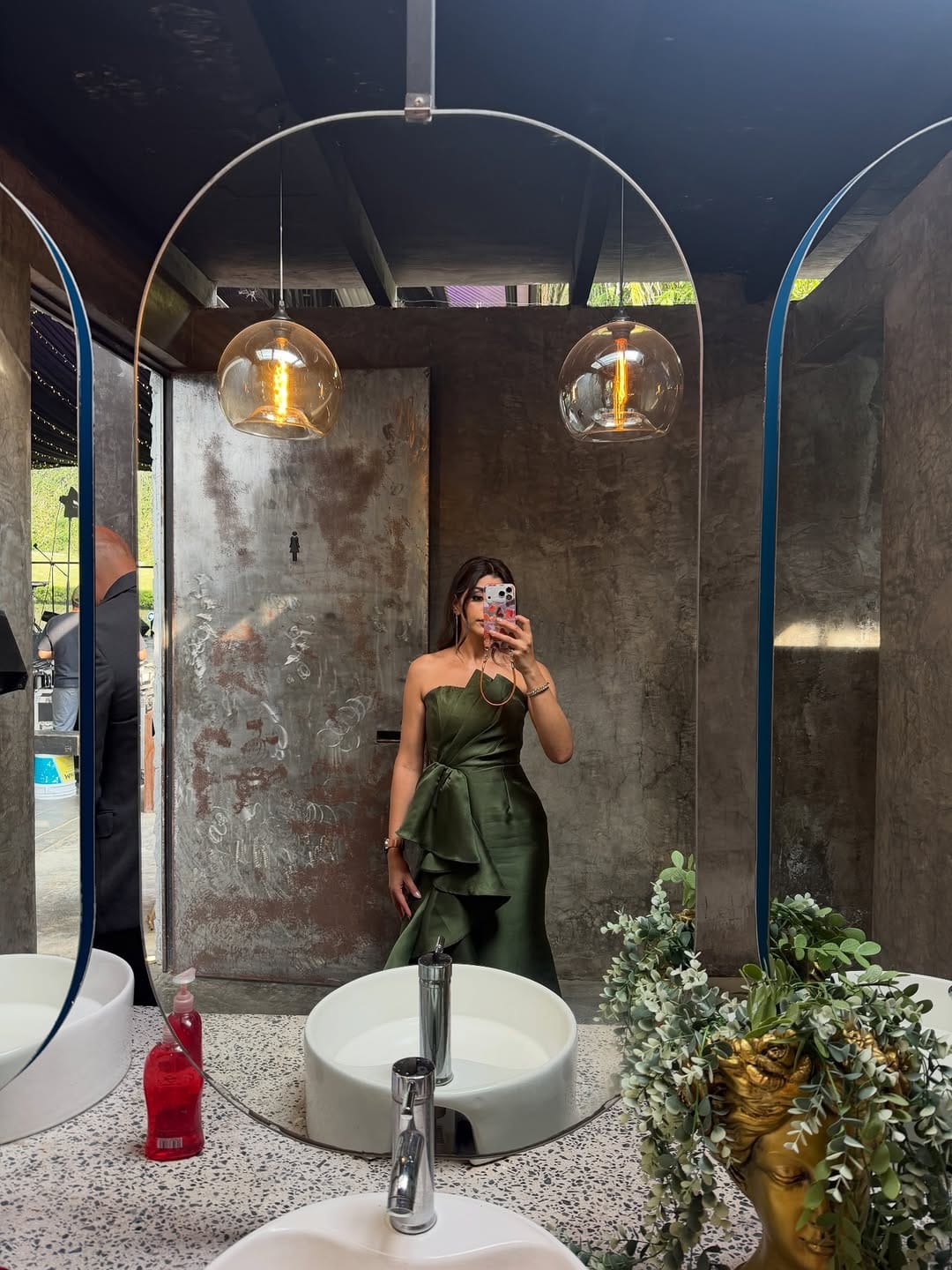 Post 7 by Vanessa Barcenas Perez on Instagram (carousel)
