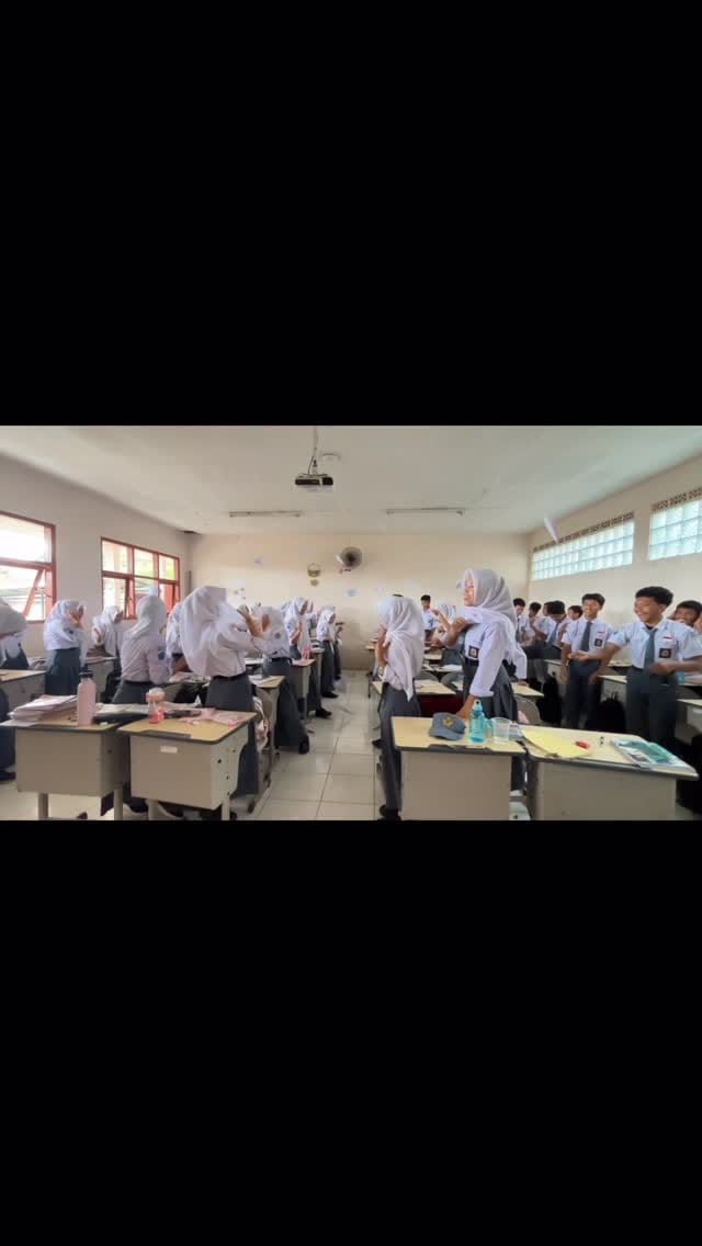 Post 9 by Nychken Gilang on Instagram (video)