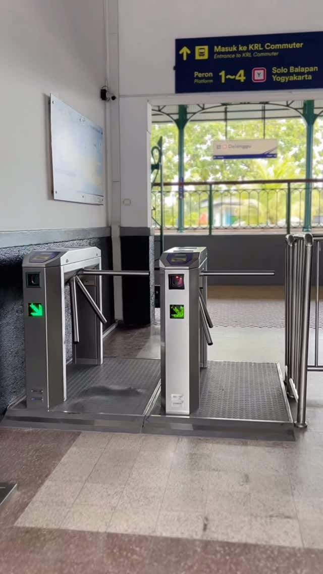 Post 3 by Nychken Gilang on Instagram (video)