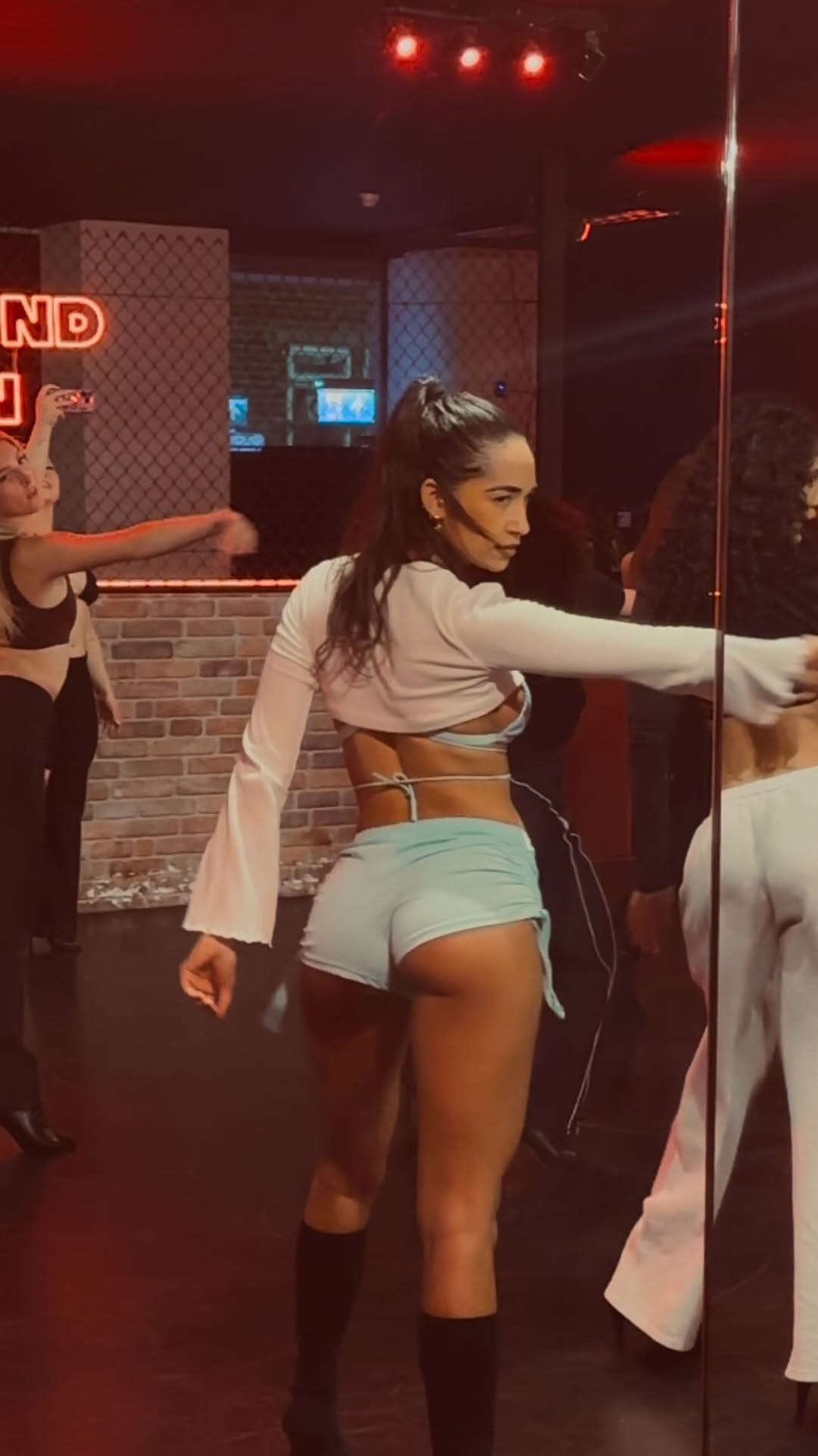 Post 8 by LUCIANA AÌRES  ♡ on Instagram (video)