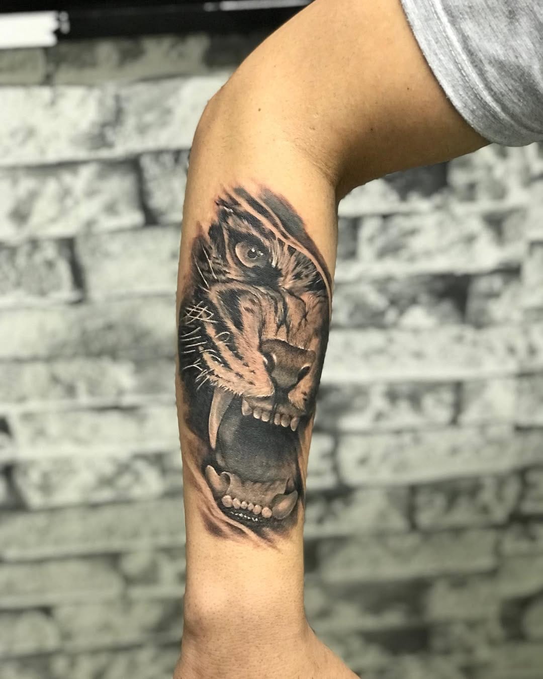 Post 3 by Etiler Tattoo on Instagram (carousel)