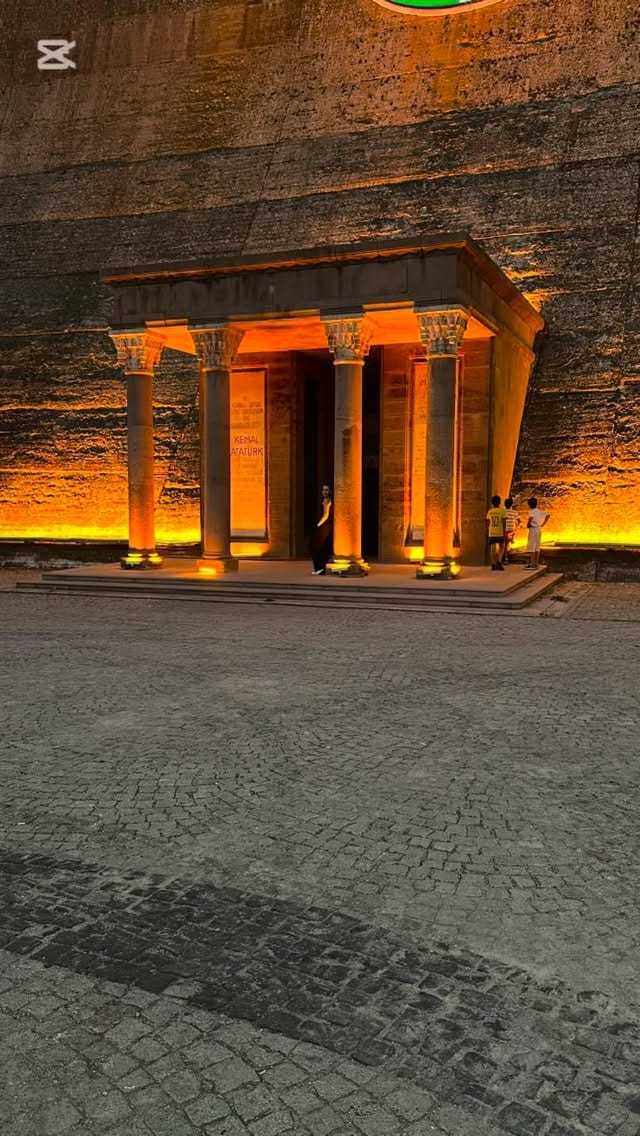 Post 4 by PELİN on Instagram (video)