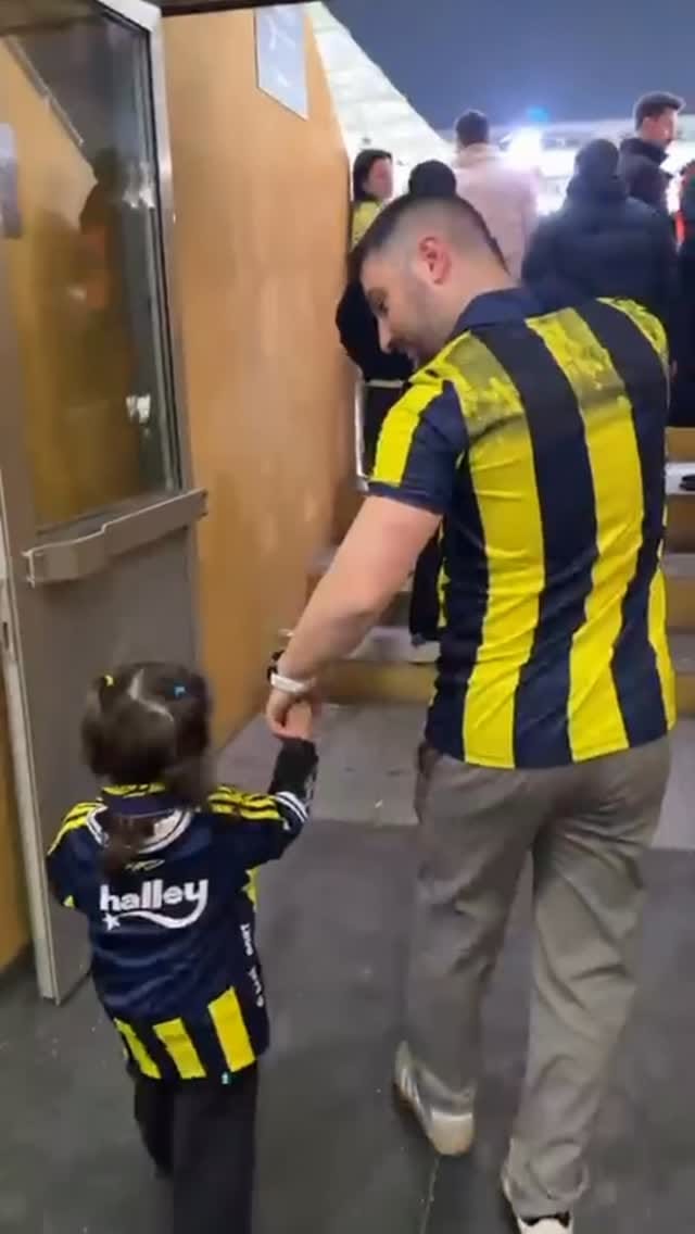 Post 3 by Elzemce on Instagram (video)