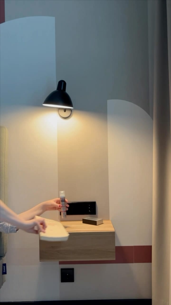 Post 9 by Clémence on Instagram (video)