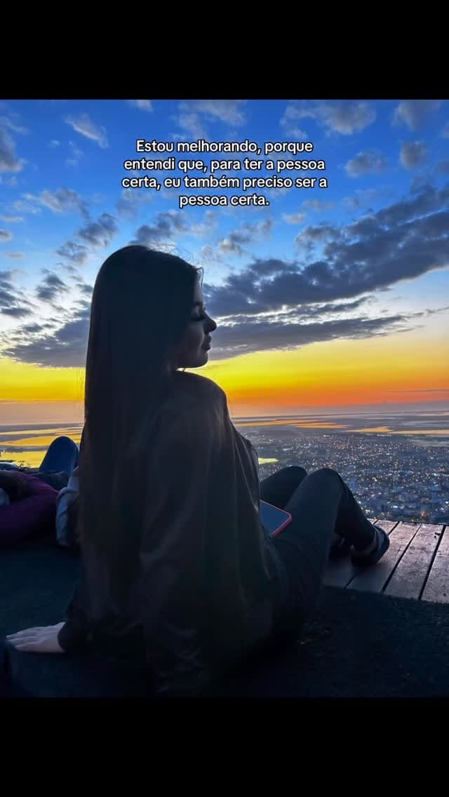 Post 2 by ℒ𝒶𝓊𝓇𝒶 on Instagram (video)