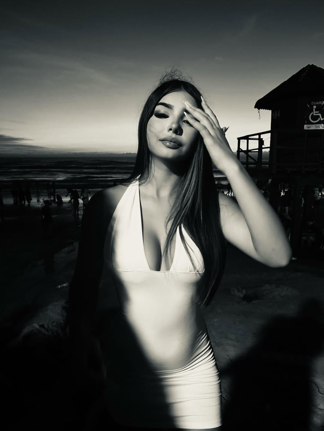 Post 5 by ℒ𝒶𝓊𝓇𝒶 on Instagram (carousel)