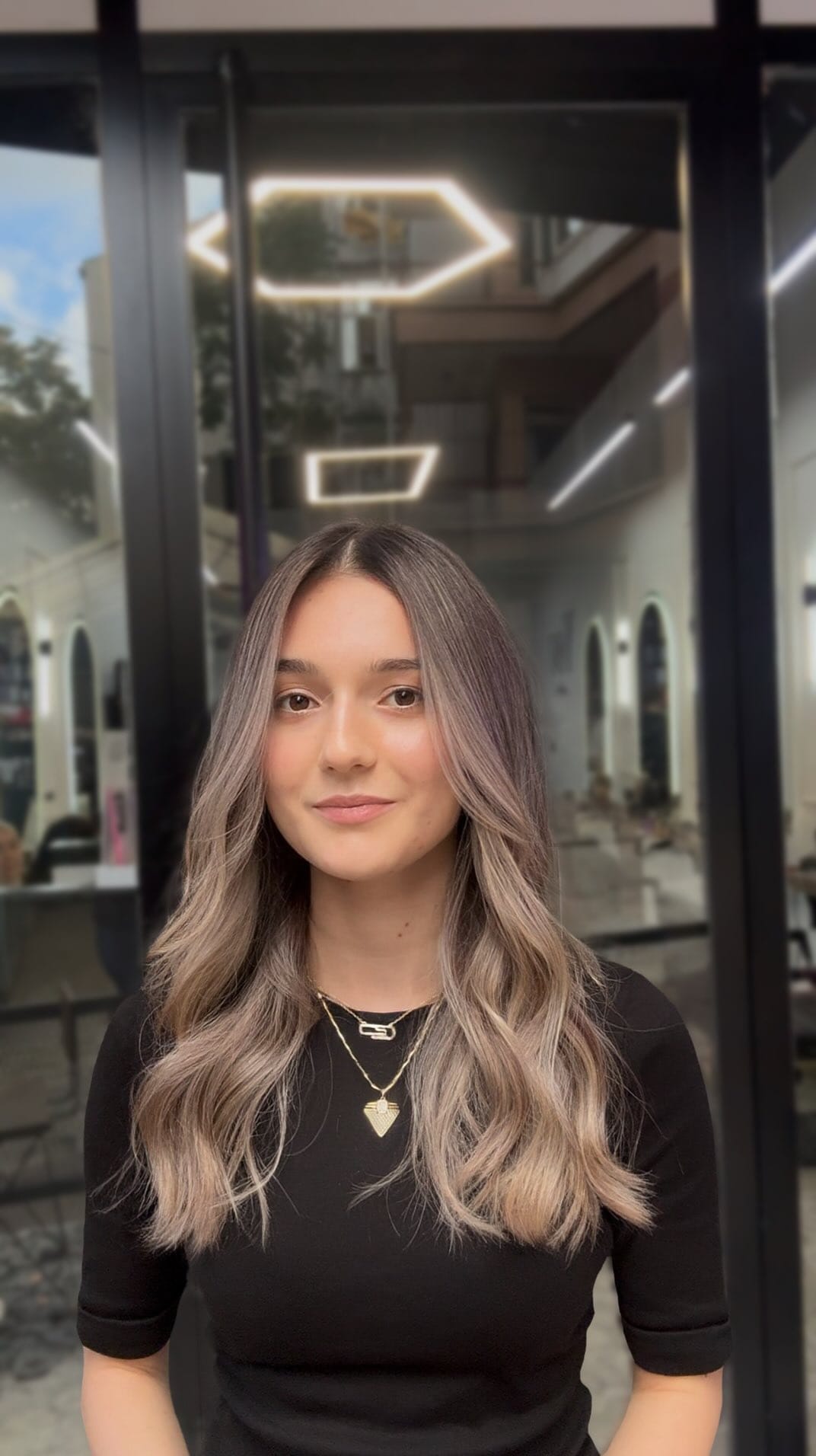Post 4 by 𝙍𝙄𝙕𝘼 𝘼𝙔𝘿𝙄𝙉    Berber/Kuaför The Brush Art Hair Studio on Instagram (video)