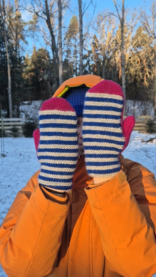 Post 4 by MEKOOME | Handknitted abstract knitwear on Instagram (video)