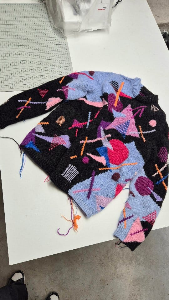 Post 7 by MEKOOME | Handknitted abstract knitwear on Instagram (video)