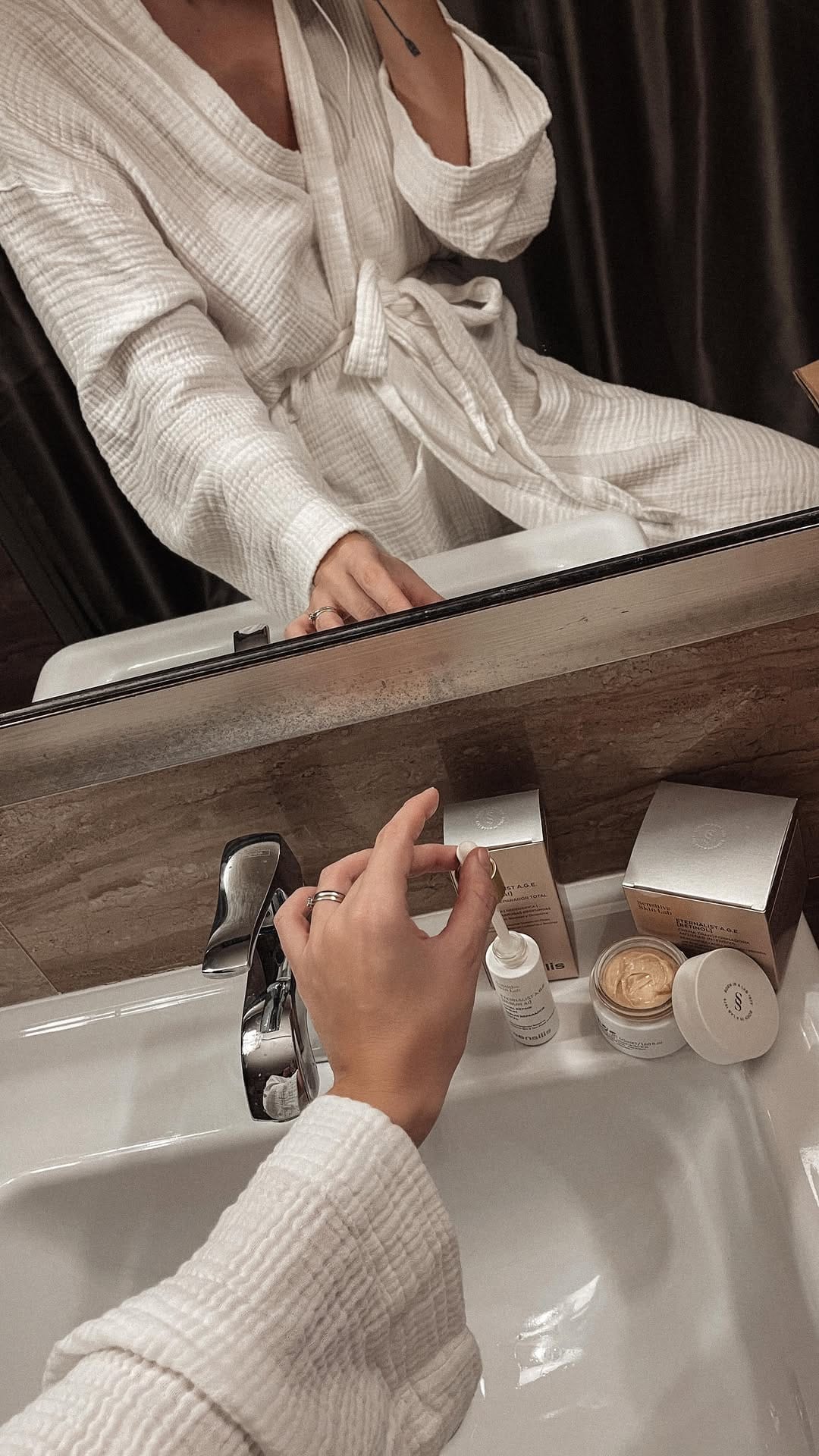 Post 8 by Anna Elisabeth on Instagram (video)