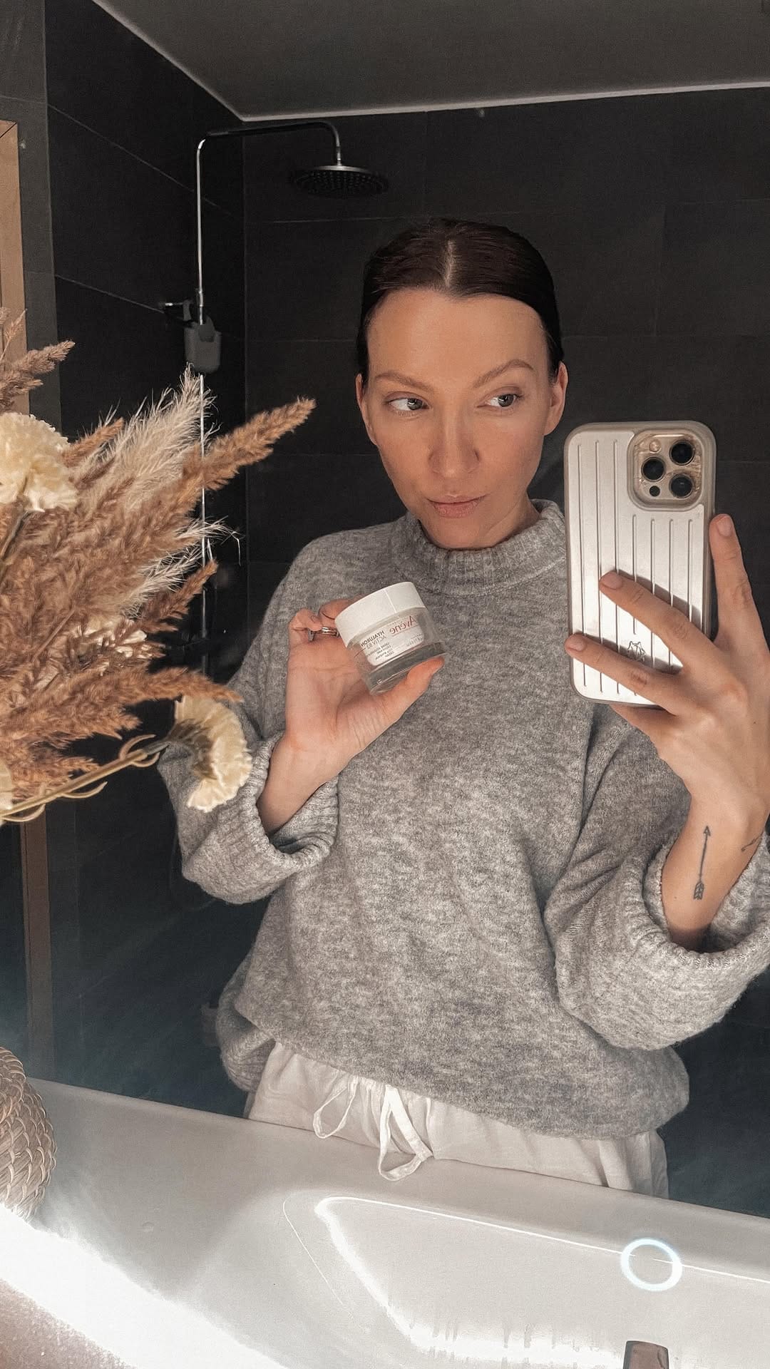 Post 5 by Anna Elisabeth on Instagram (video)