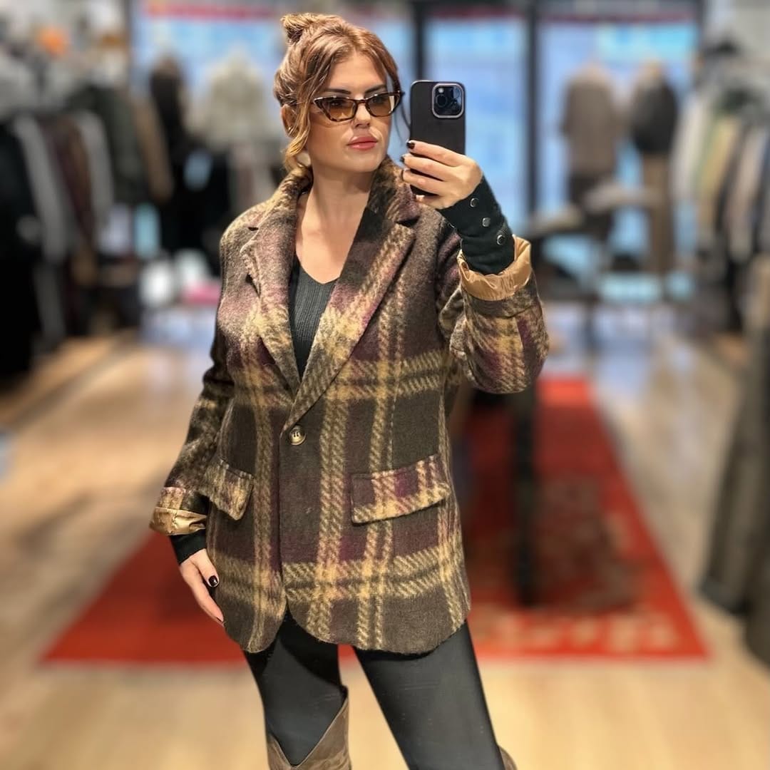 Post 1 by Esra Tonyalı on Instagram (image)