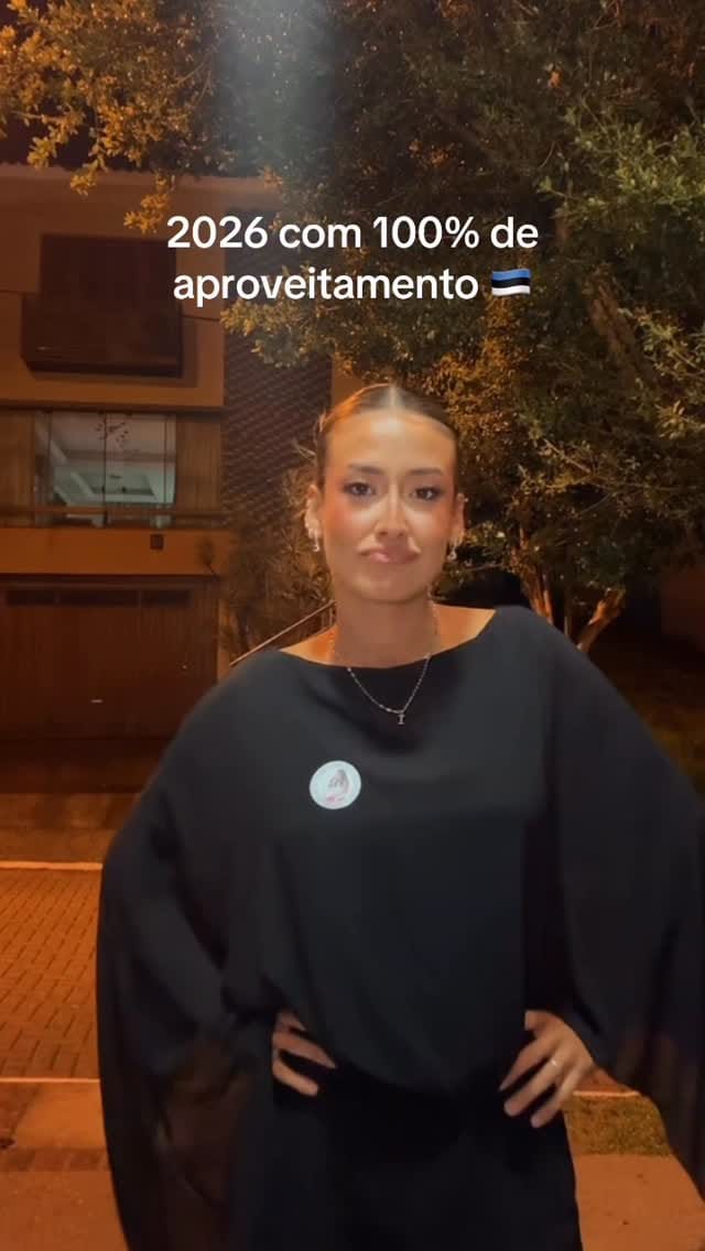 Post 9 by Isabela de Mello on Instagram (video)