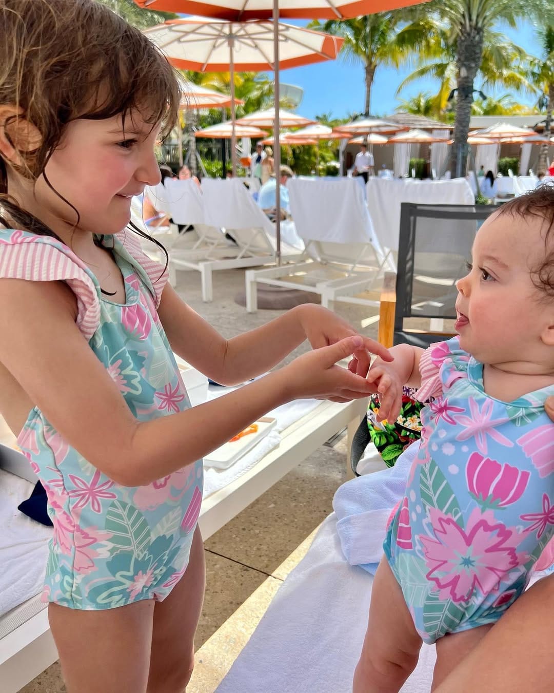 Post 10 by Emma & Laura on Instagram (carousel)