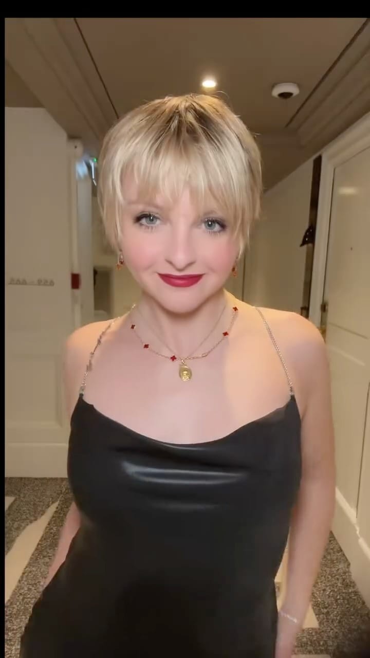Post 7 by 𝕊𝕠𝕝𝕖̀𝕟𝕖 𝕄𝕒𝕫𝕚𝕟𝕘𝕦𝕖 on Instagram (video)