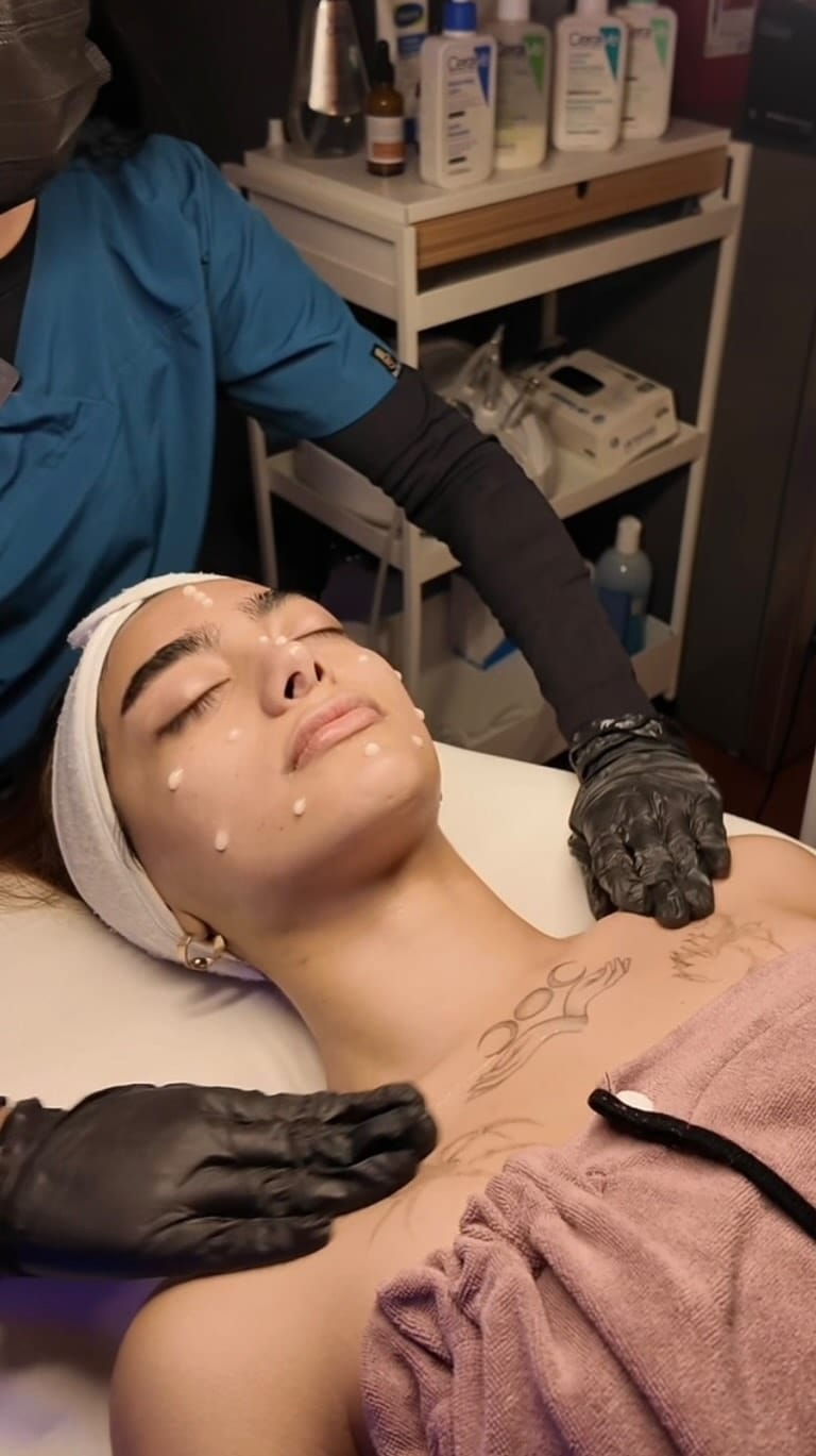 Post 3 by Perfecta | Cosmetología Facial on Instagram (video)