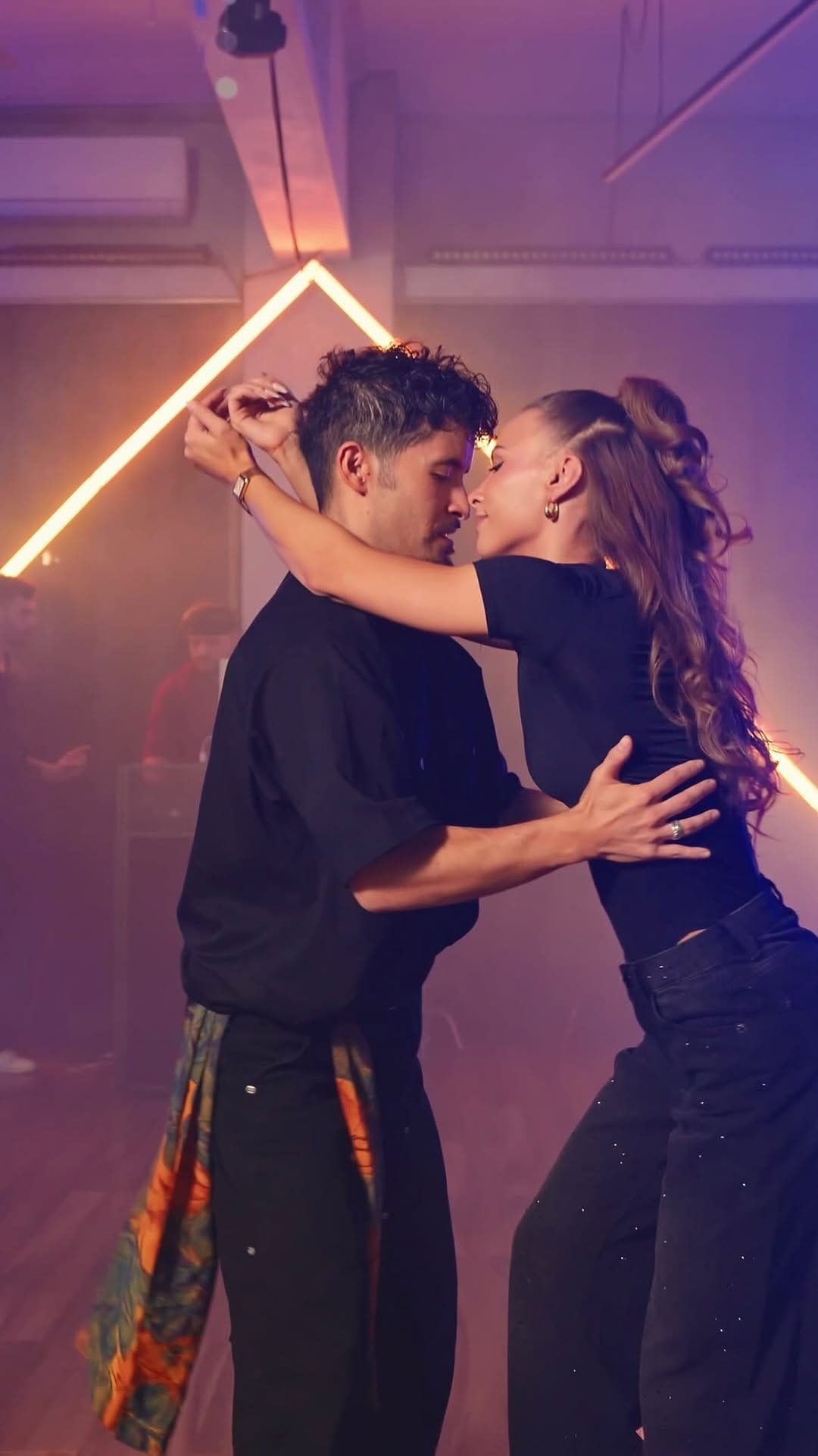 Post 2 by 𝐋𝐞𝐨 𝐲 𝐊𝐚𝐢𝐬𝐚 | 𝐁𝐚𝐜𝐡𝐚𝐭𝐚 𝐅𝐮𝐬𝐢𝐨𝐧 on Instagram (video)