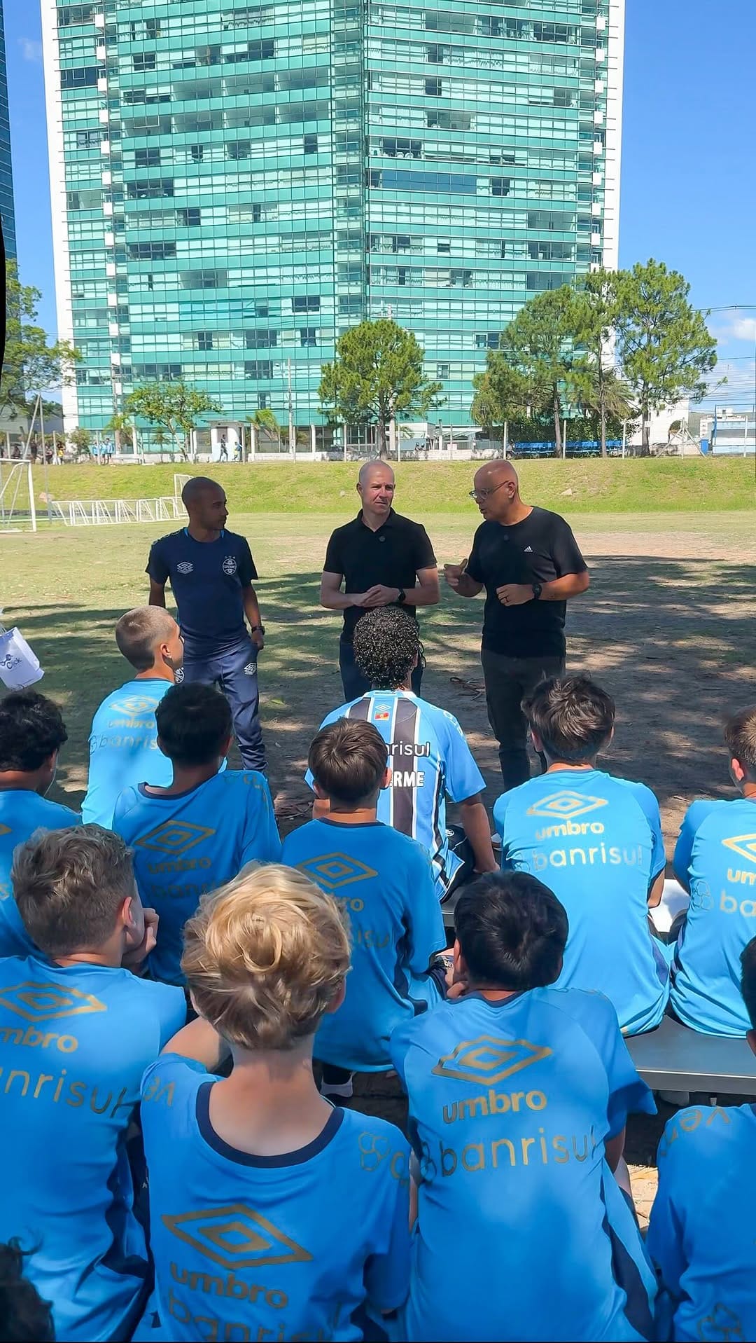 Post 4 by Escola de Futebol Grêmio FBPA on Instagram (video)