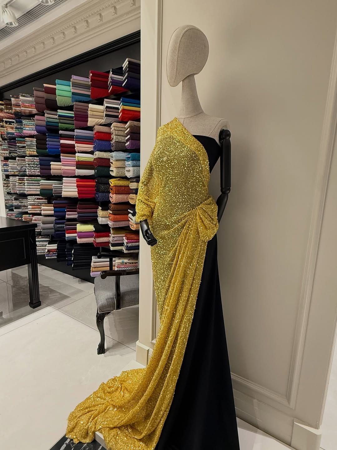 Post 3 by DERVİŞ BAĞZIBAĞLI KUMAŞ /  EMAAR AVM on Instagram (carousel)
