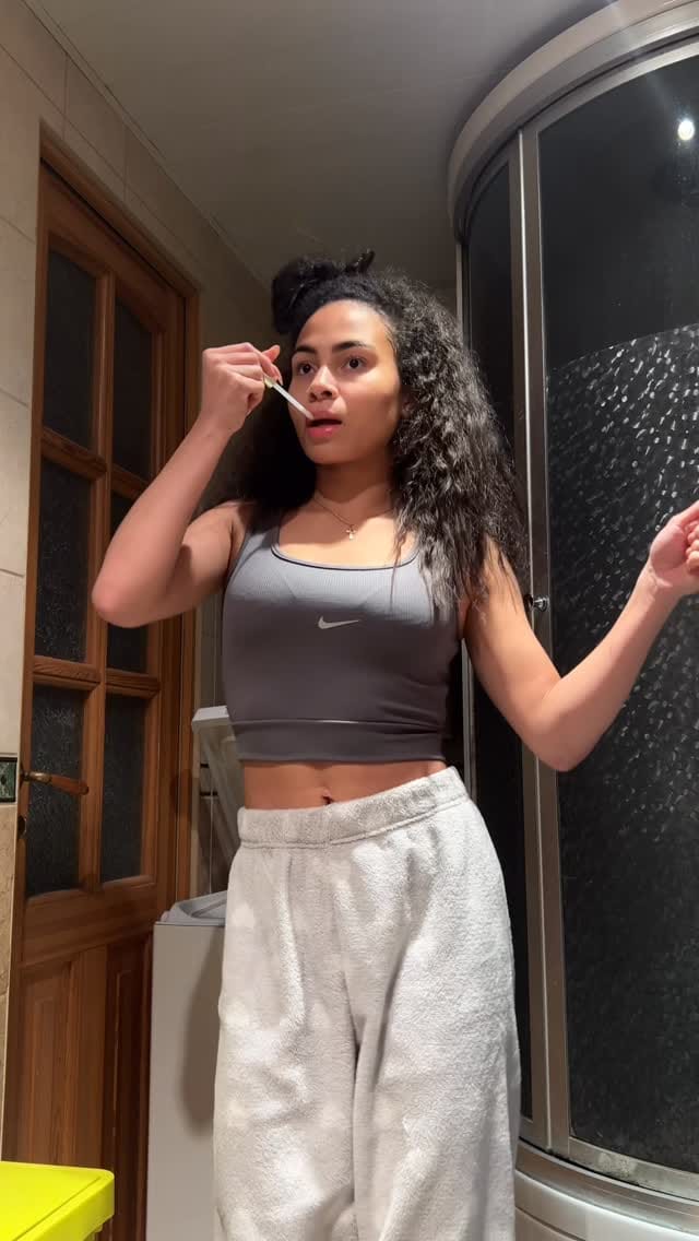 Post 7 by Viktoria Fondeh on Instagram (video)