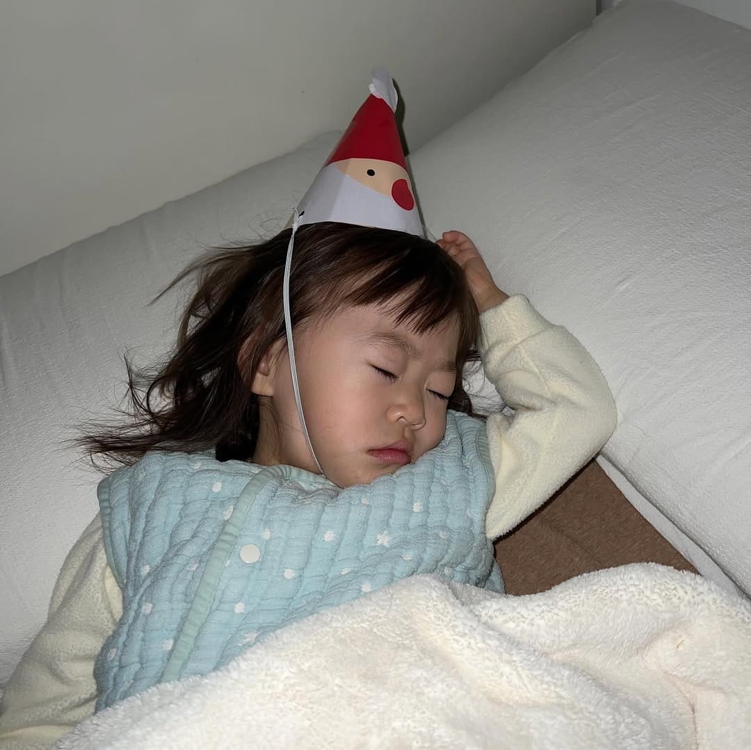 Post 7 by hara on Instagram (carousel)