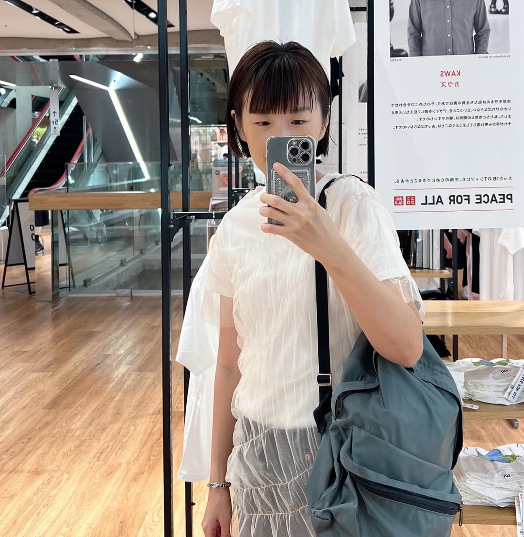 Post 4 by hara on Instagram (carousel)