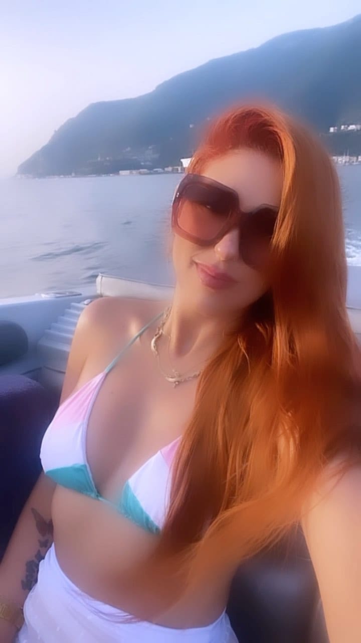 Post 6 by Angélica Sntos on Instagram (video)