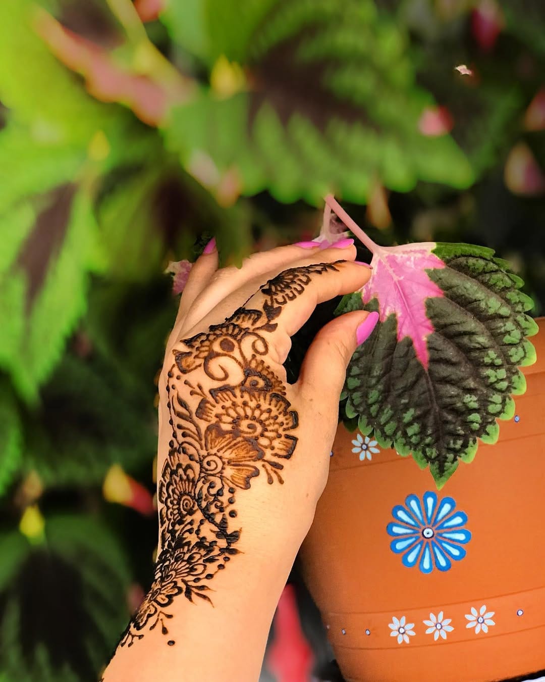 Post 5 by HENNA GERMANY on Instagram (image)