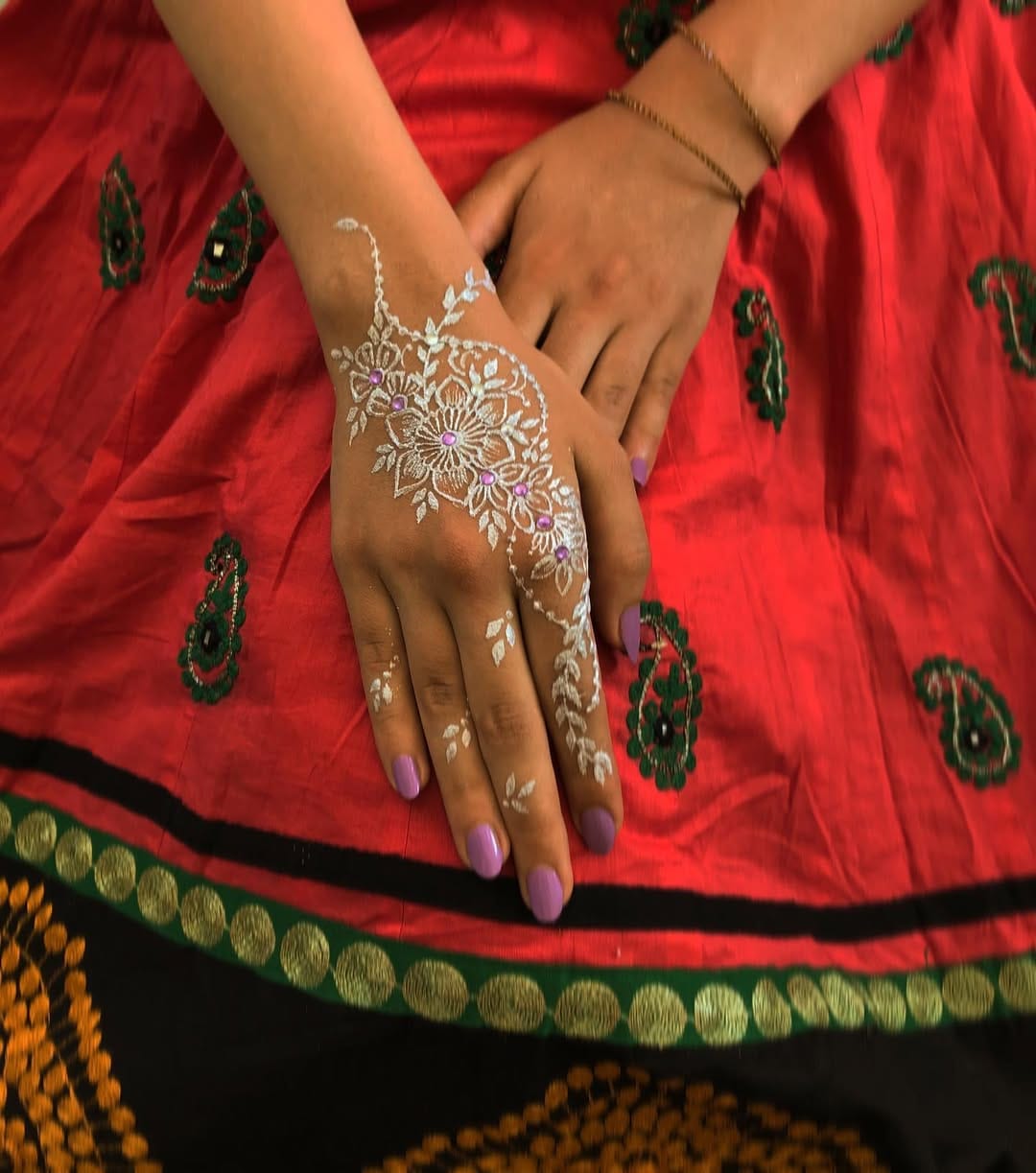 Post 2 by HENNA GERMANY on Instagram (image)