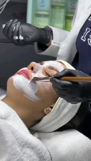 Post 10 by Cilt uzmanı / cilt ürünleri satışı |متخصص پوست و فروش محصولات on Instagram (video)
