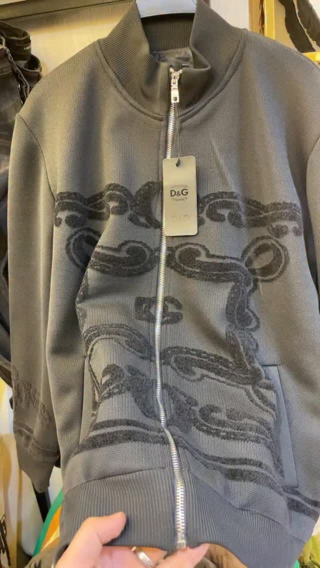 Post 5 by 👍D j. plus 💪 fashion🔥 on Instagram (video)