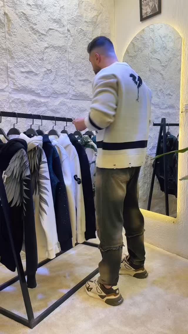Post 10 by 👍D j. plus 💪 fashion🔥 on Instagram (video)
