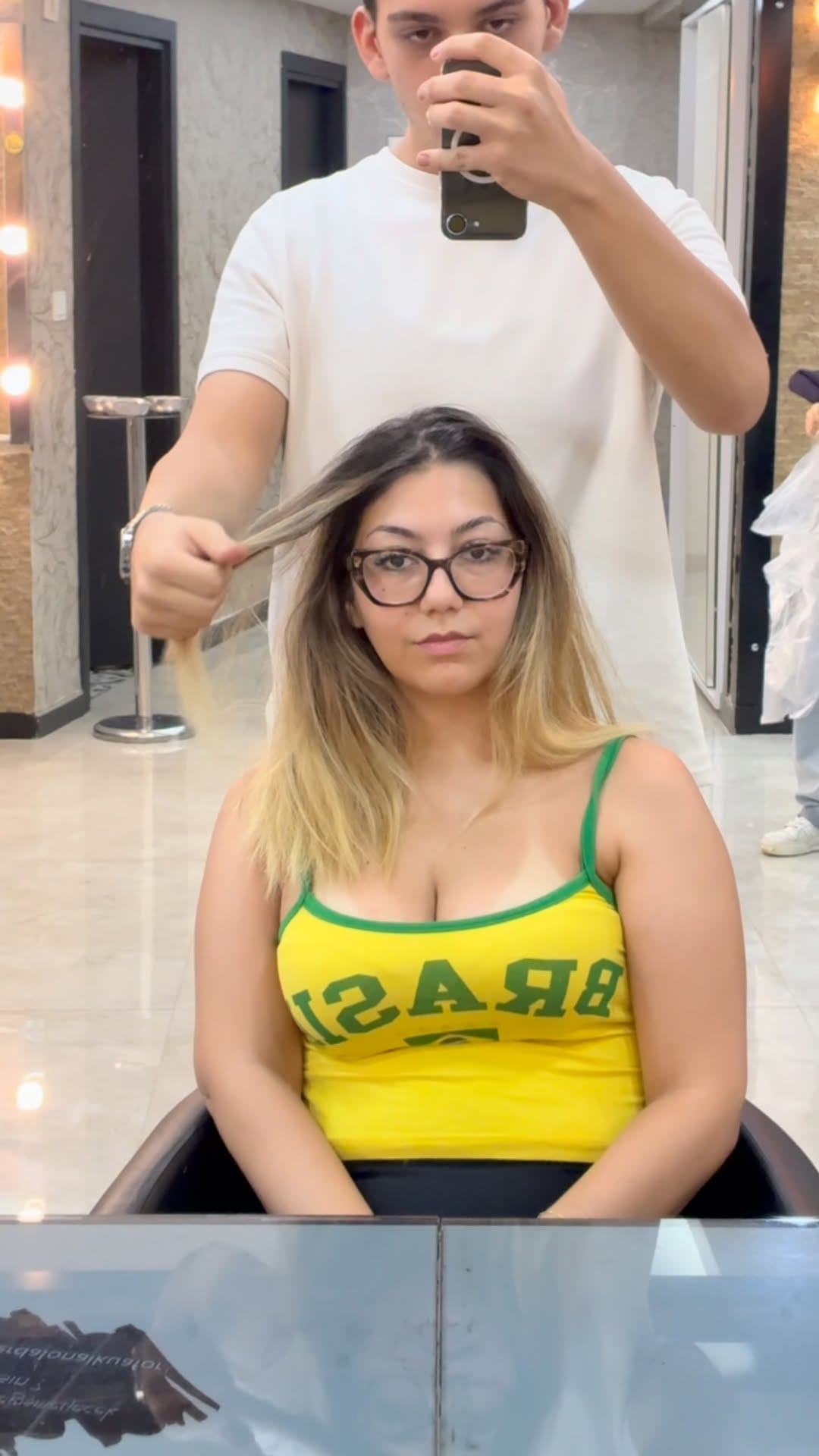Post 6 by Erdal önal kuaför _makeup on Instagram (video)