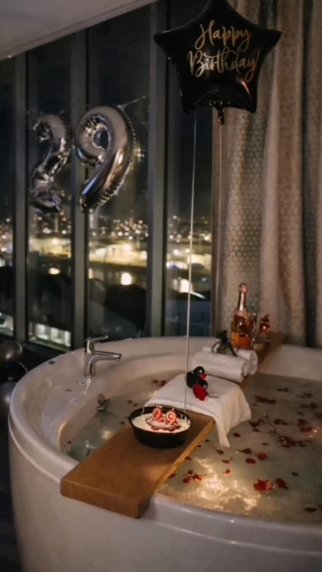 Post 2 by 𝐊𝐢𝐦 𝐇𝐚𝐮𝐬 🌸 | 𝐏𝐞𝐭𝐢𝐭𝐞 𝐌𝐨𝐝𝐞𝐥 | 𝐀𝐜𝐭𝐫𝐞𝐬𝐬 | 𝐔𝐆𝐂 on Instagram (video)