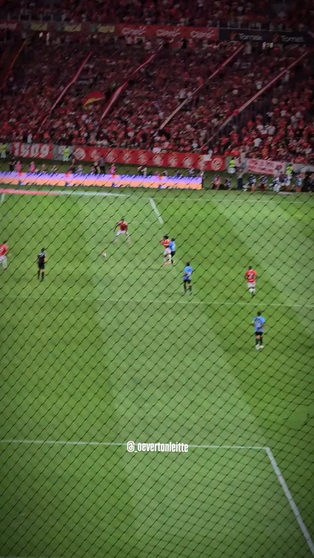 Post 3 by Alex Bagé on Instagram (video)