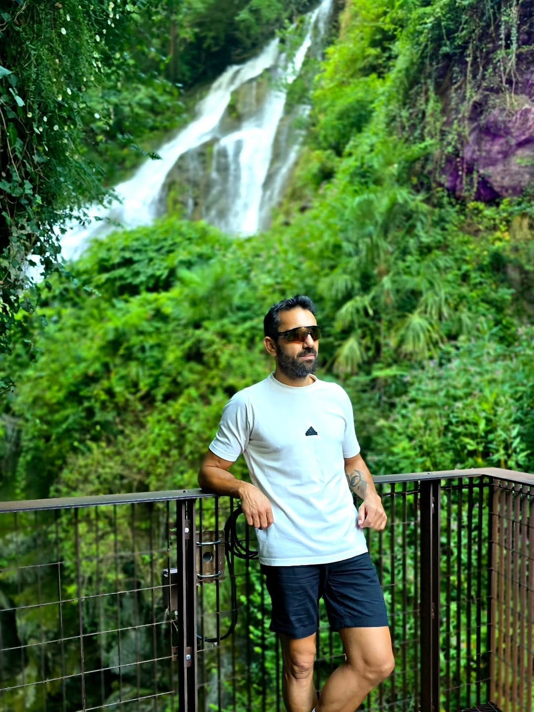 Post 2 by Haris Boas on Instagram (image)