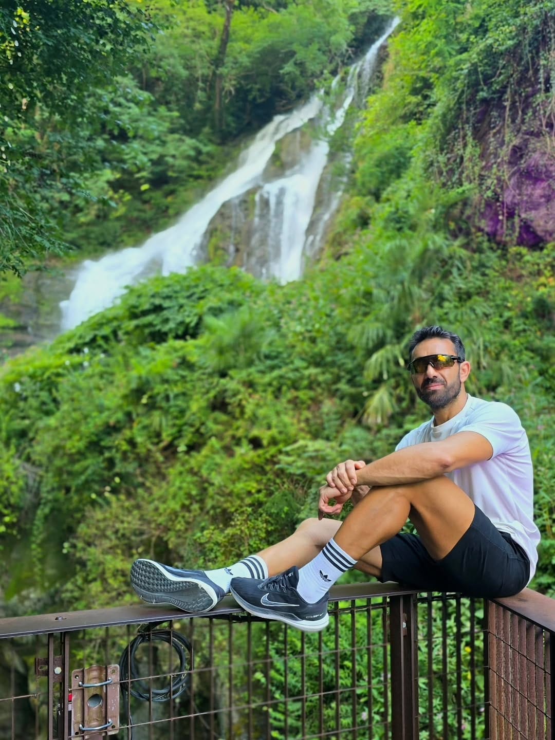 Post 3 by Haris Boas on Instagram (image)