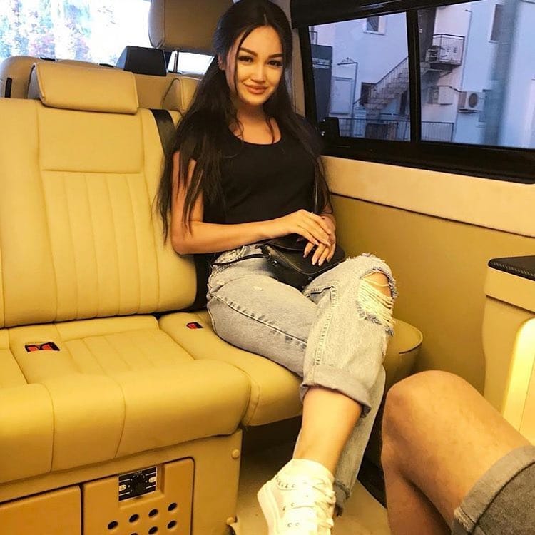Post 9 by 𝓒𝓪𝓶𝓲𝓵𝓪 ☘️ on Instagram (image)