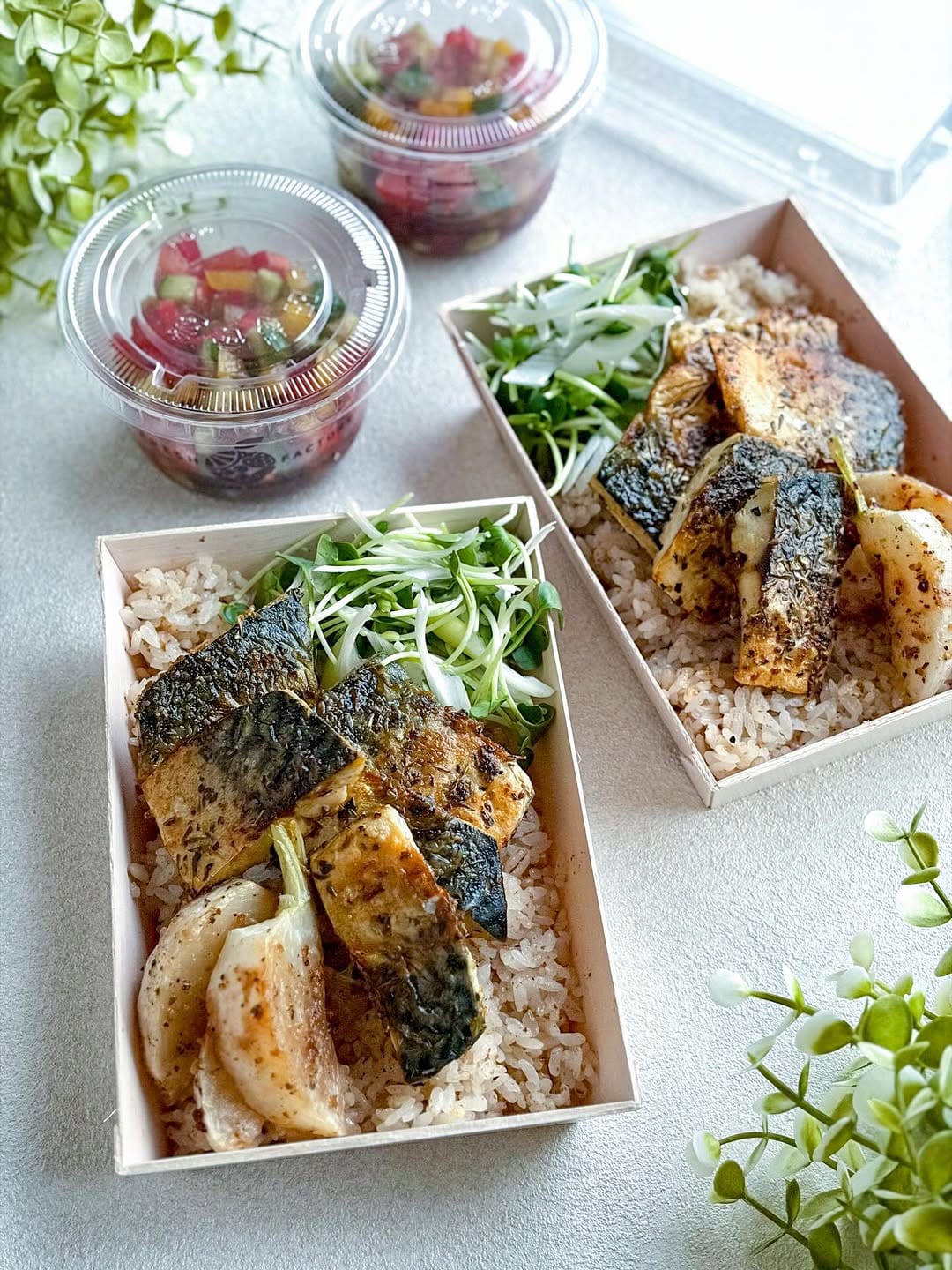 Post 5 by サバ王子【骨取り魚の飯田商店】 on Instagram (carousel)