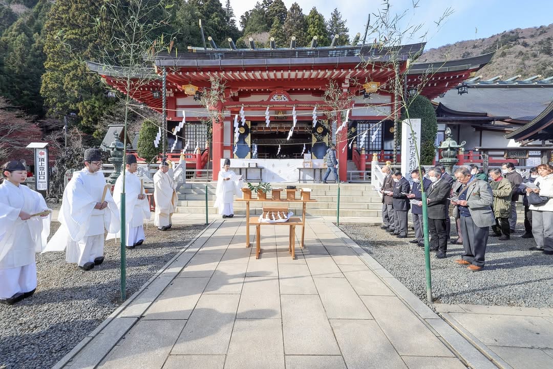 Post 8 by 大山阿夫利神社（公式） on Instagram (carousel)