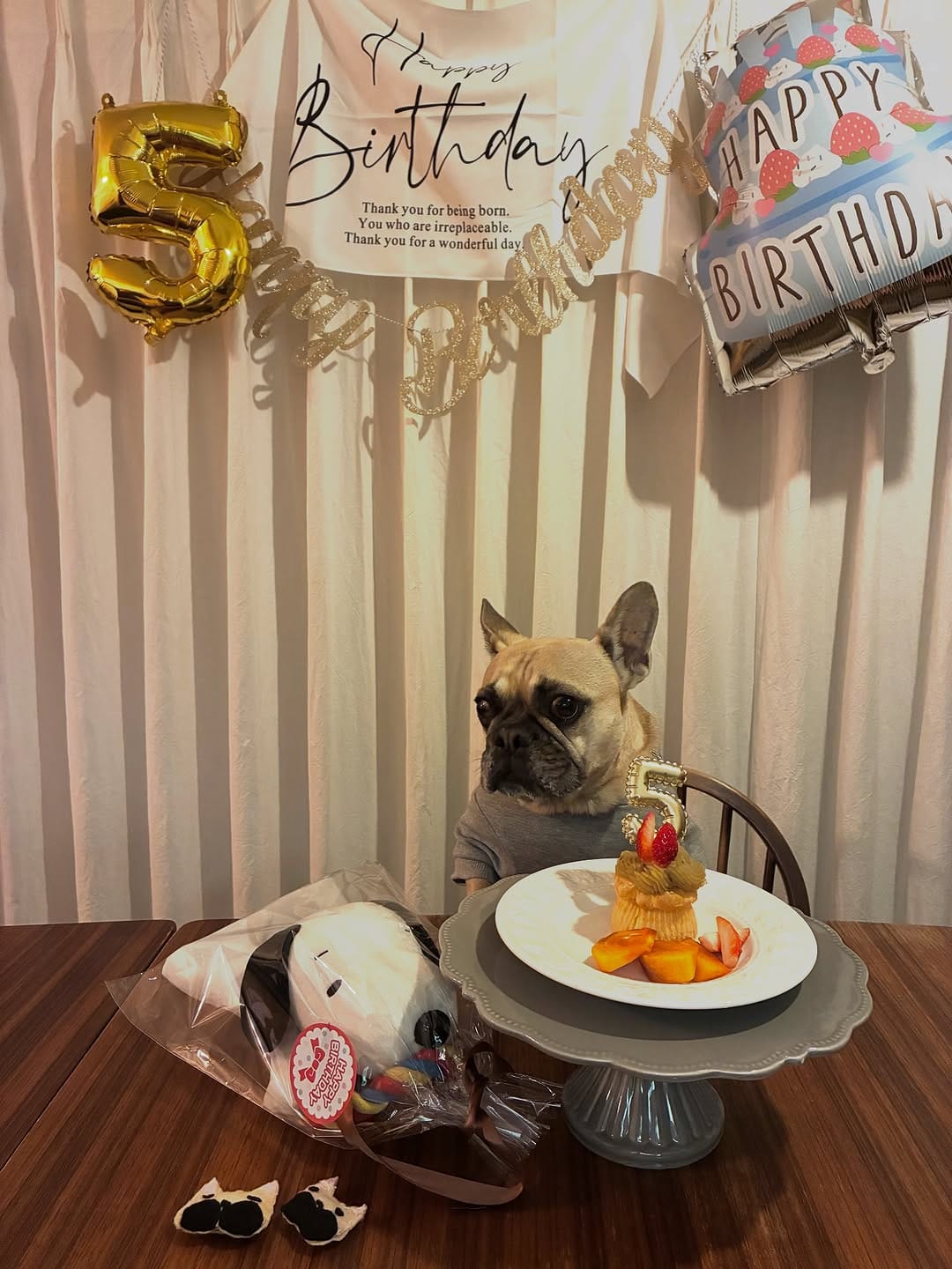 Post 4 by Mika on Instagram (carousel)