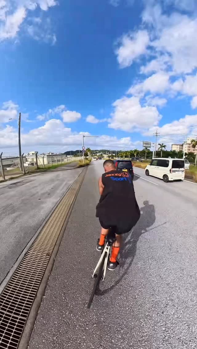 Post 4 by 𝐘𝐒𝐎 on Instagram (video)