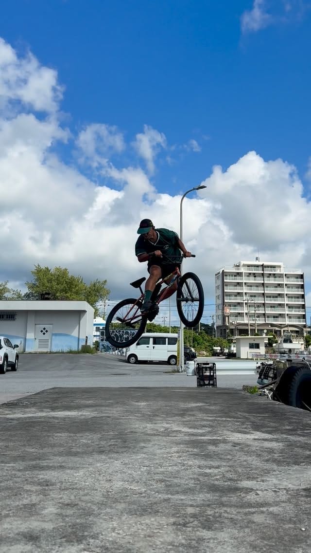 Post 2 by 𝐘𝐒𝐎 on Instagram (video)
