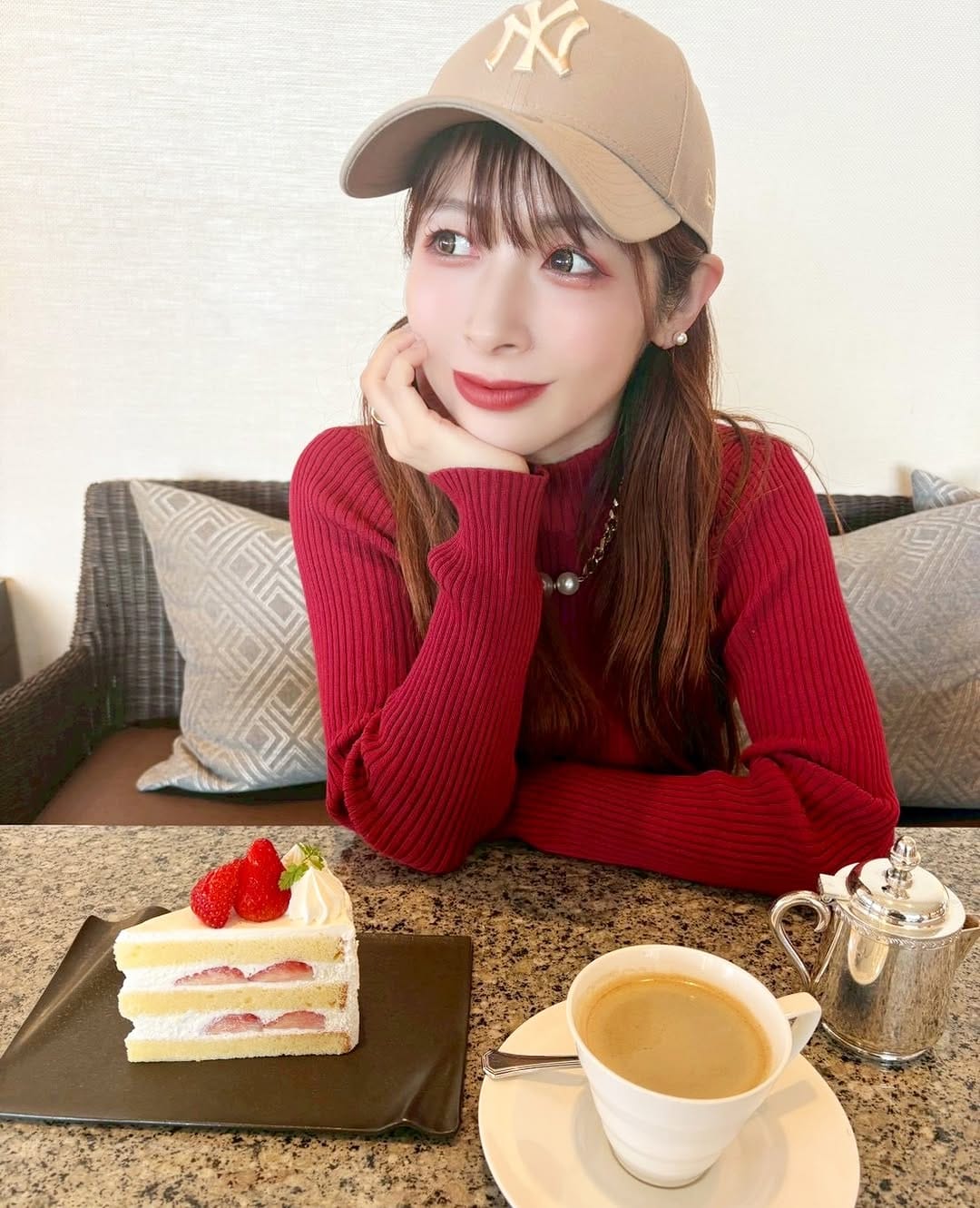Post 1 by MINORI@バーレスク東京リーダー on Instagram (carousel)