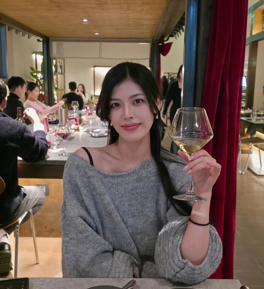 Post 2 by woori(오우리)優里 on Instagram (carousel)